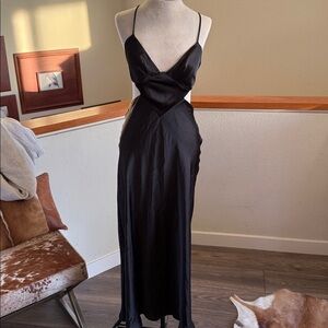 Zara cut out satin maxi
Dress black size medium